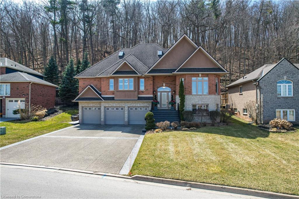 130 Dorchester Dr, Grimsby, ON L3M 1A8