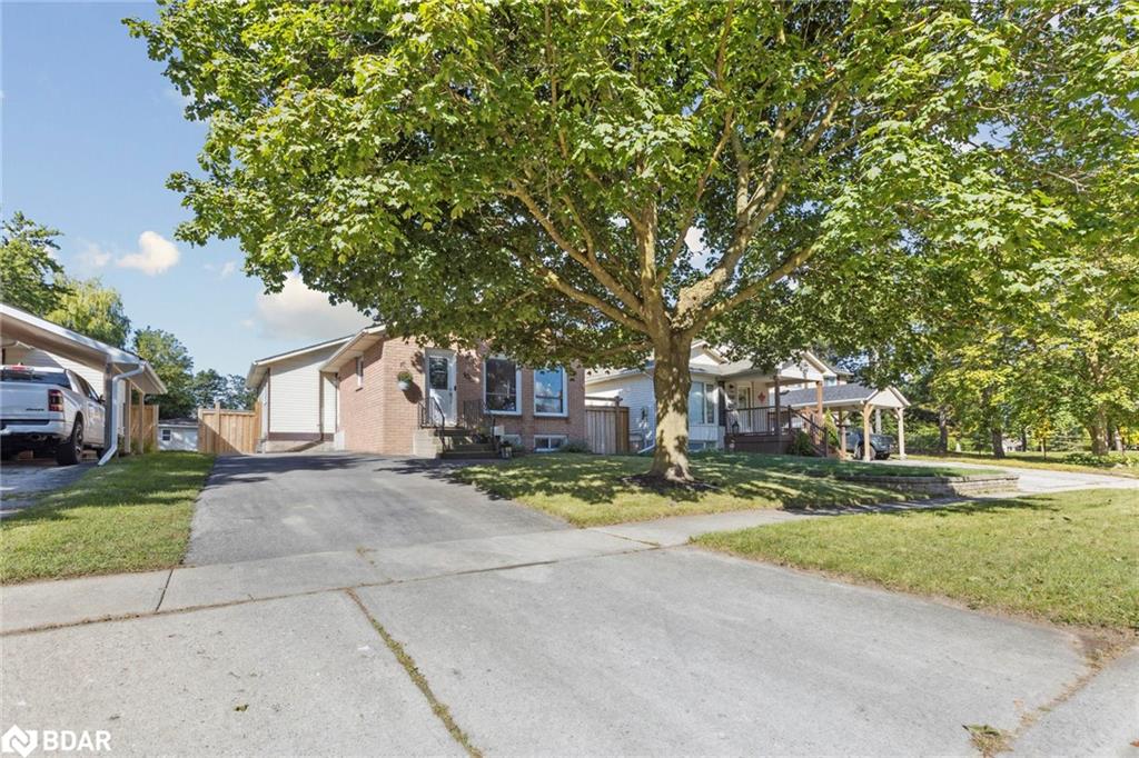 100 Angela Cres, Cambridge, ON N1S 4B6
