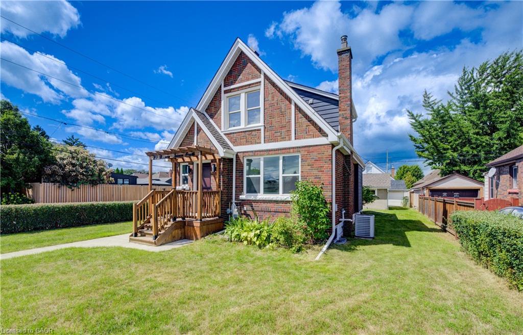 28 Barons Ave S, Hamilton, ON L8K 2X9