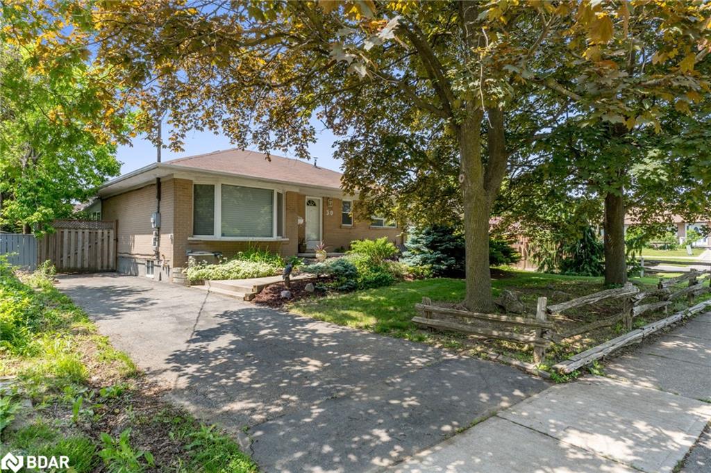 30 Lesbury Ave, Brampton, ON L6W 3A4