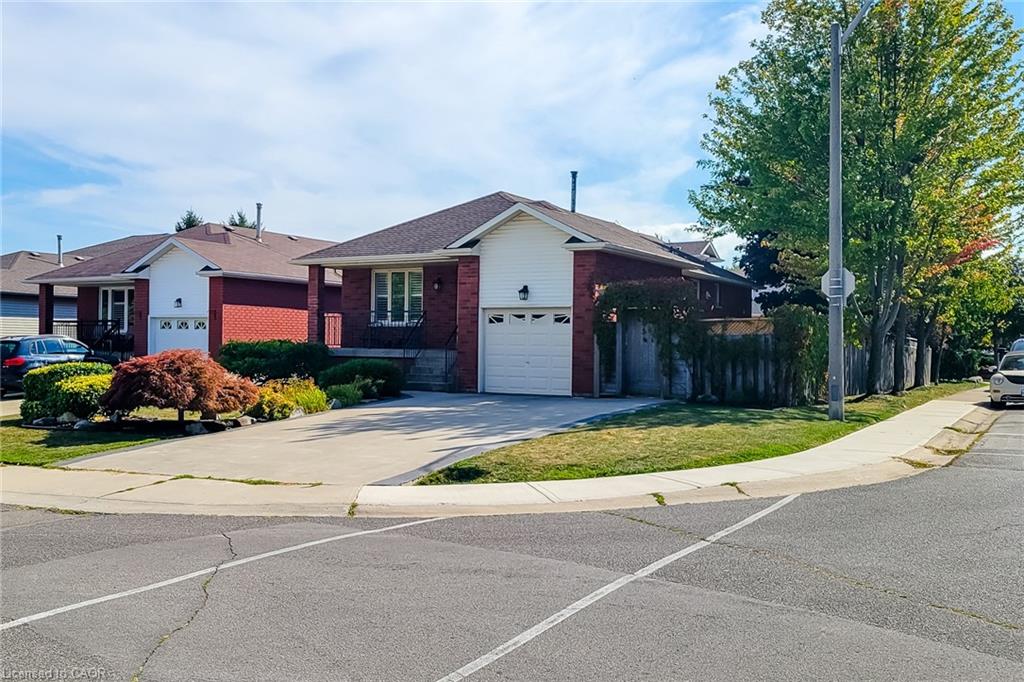 2 Silverton Dr, Hamilton, ON L8W 3G3
