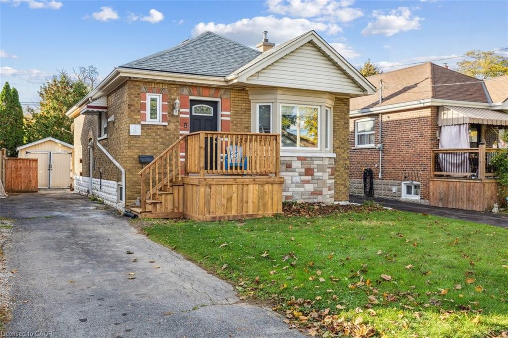 8 Wavell Ave, Hamilton, ON L9A 2T2