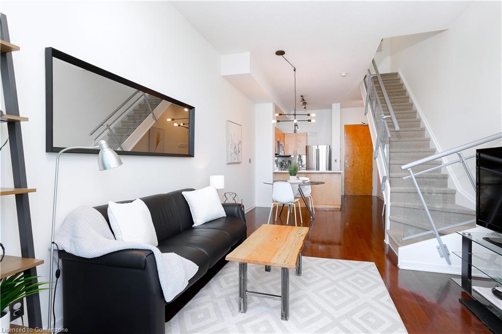 388 Richmond St W, Toronto, ON M5V 3P1