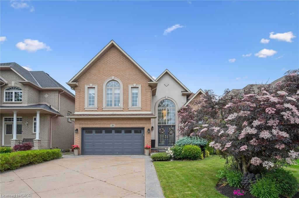 38 Surrey Dr, Hamilton, ON L9K 1L9