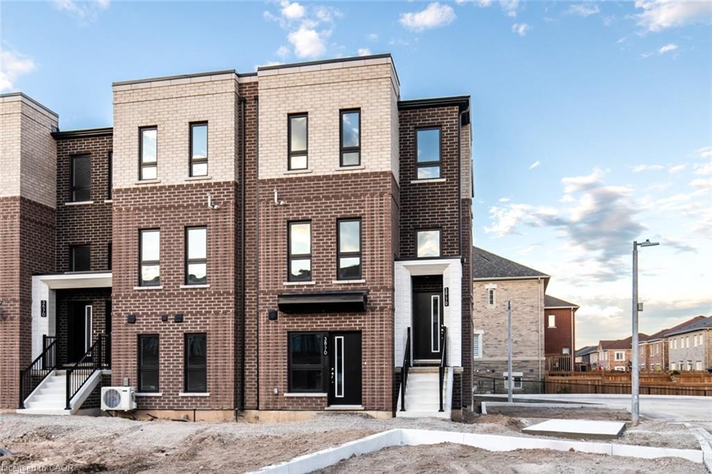 70 Kenesky Drive Unit 39, Hamilton, ON L8B 1Y5