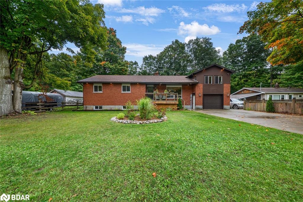 15 Mundy Ave, Tiny, ON L9M 0B5