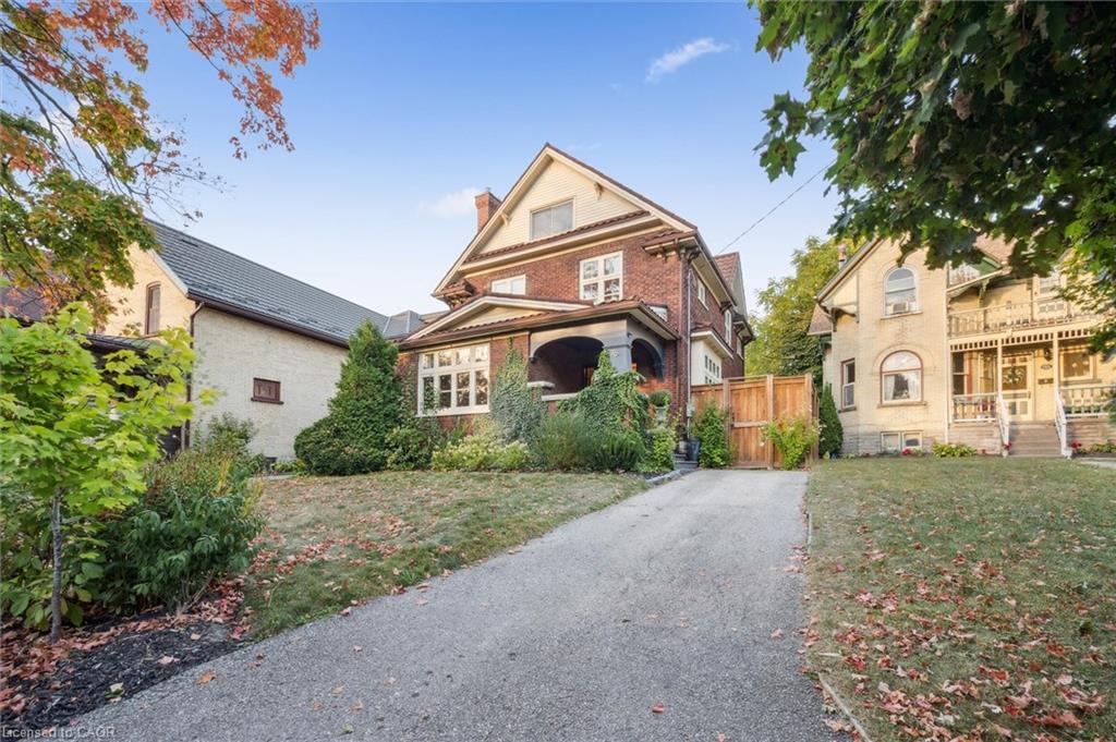 76 Ahrens St W, Kitchener, ON N2H 4C1