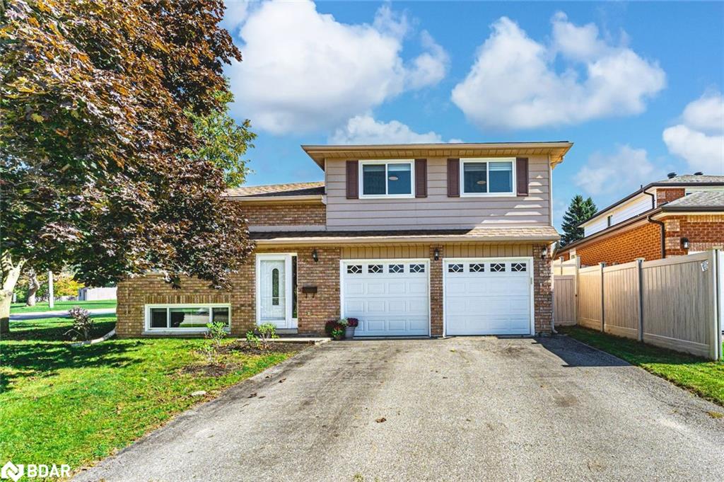 2 Carmichael Ct, Orillia, ON L3V 7R6