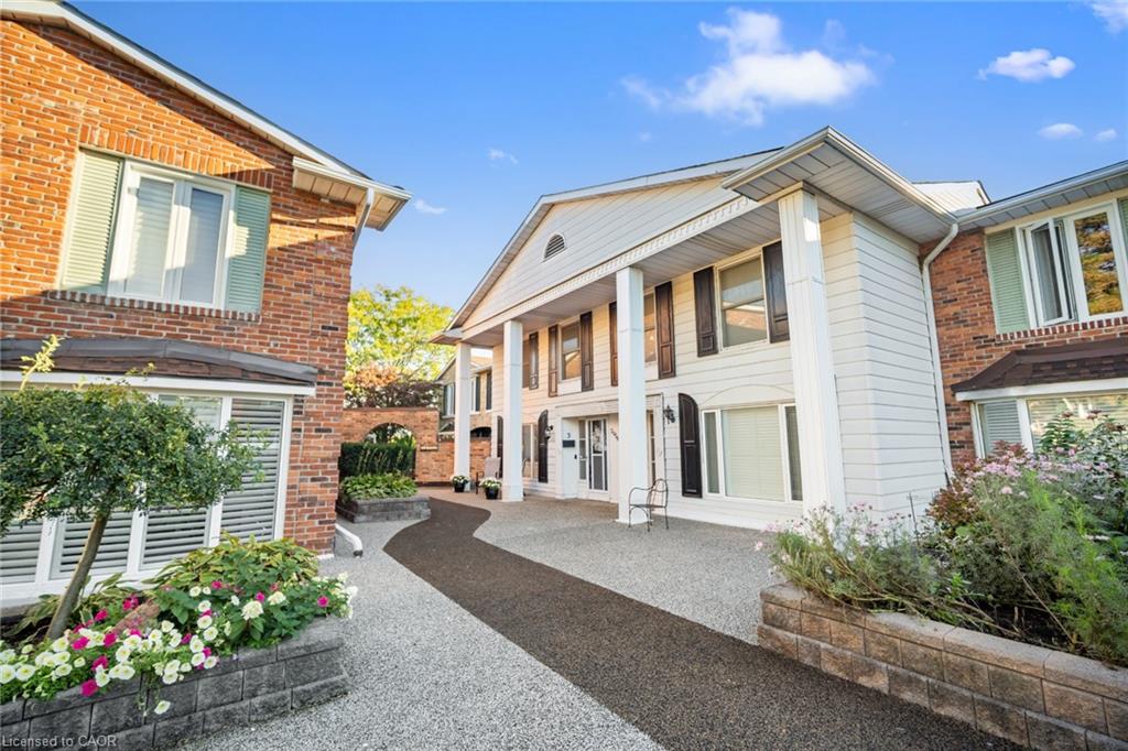 2058 Brant Street Unit 3, Burlington, ON L7P 3A6
