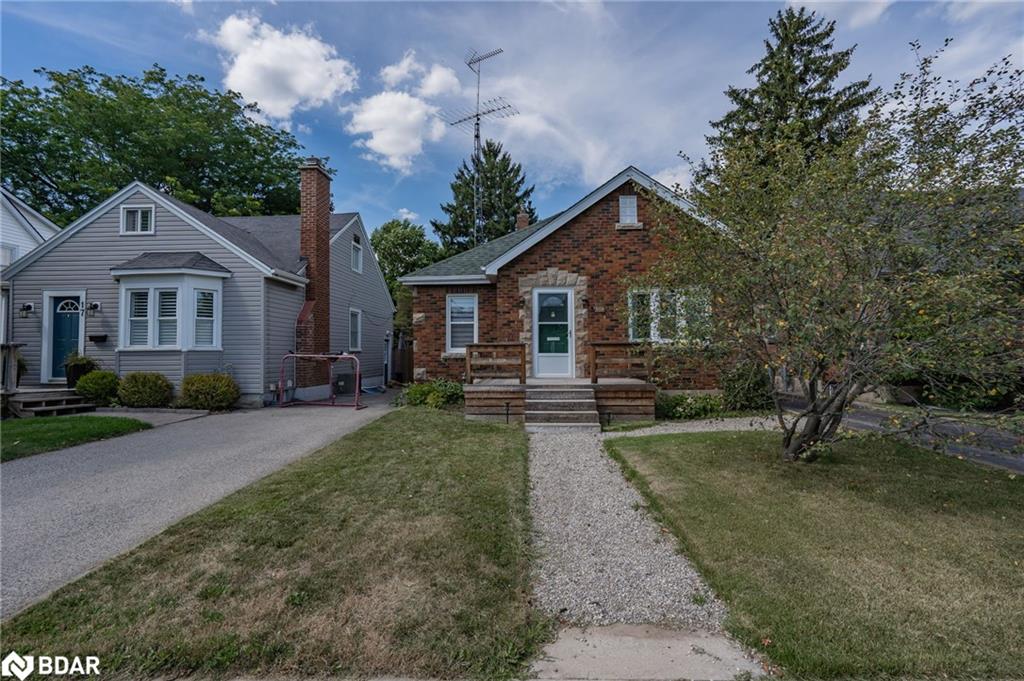 19 Dorothy St, Brantford, ON N3S 1G7