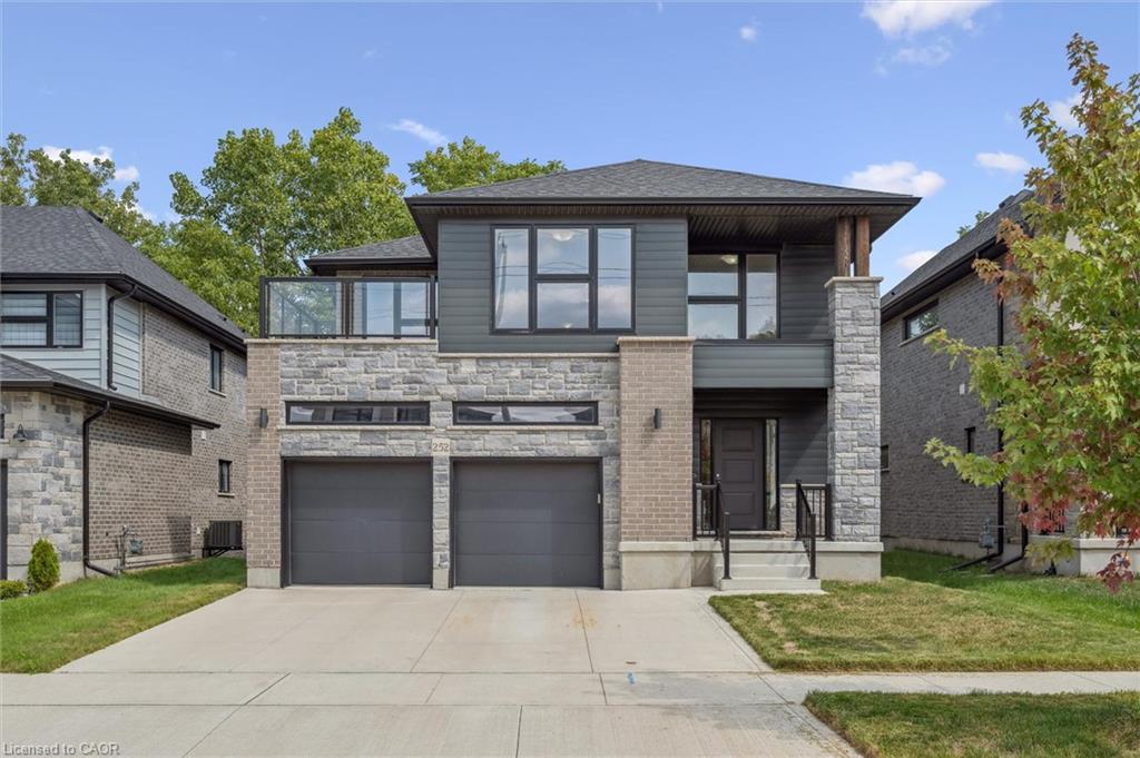 252 Otterbein Rd, Kitchener, ON N2B 0A7