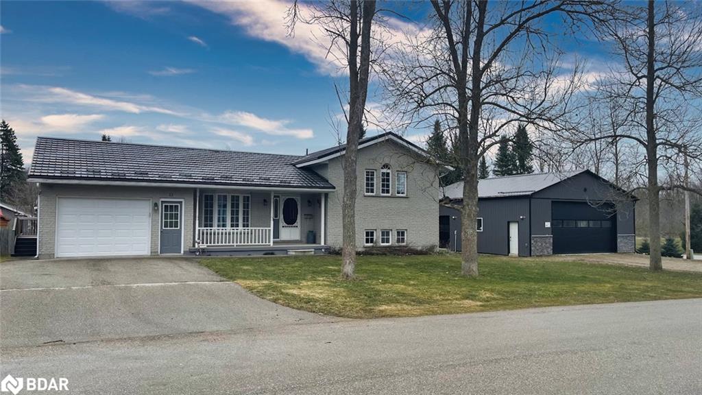 11 James St W, Minto, ON N0G 1M0