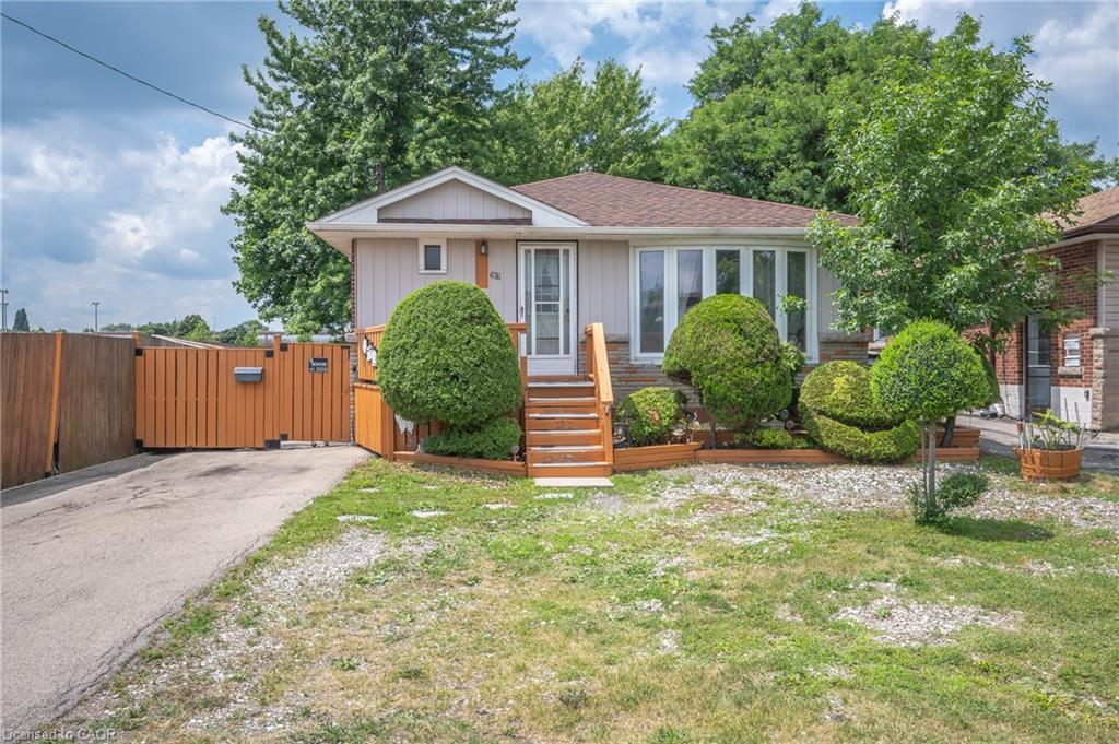 676 Upper Wentworth St, Hamilton, ON L9A 4V5