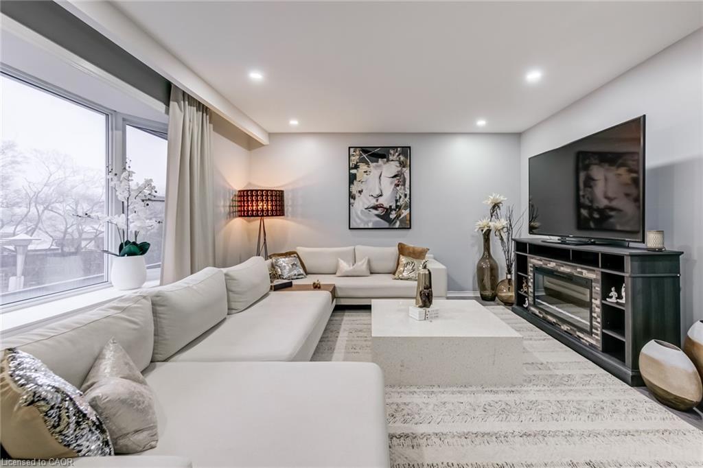 30 Heslop Road Unit 17, Milton, ON L9T 1B3