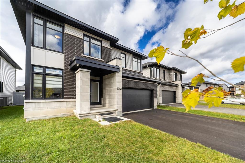 374 Big Dipper St, Manotick, ON K4M 0J3