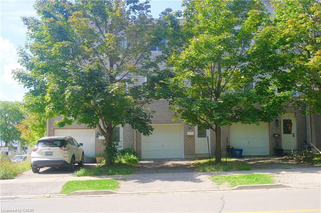 59 Mooregate Cres, Kitchener, ON N2M 2E9