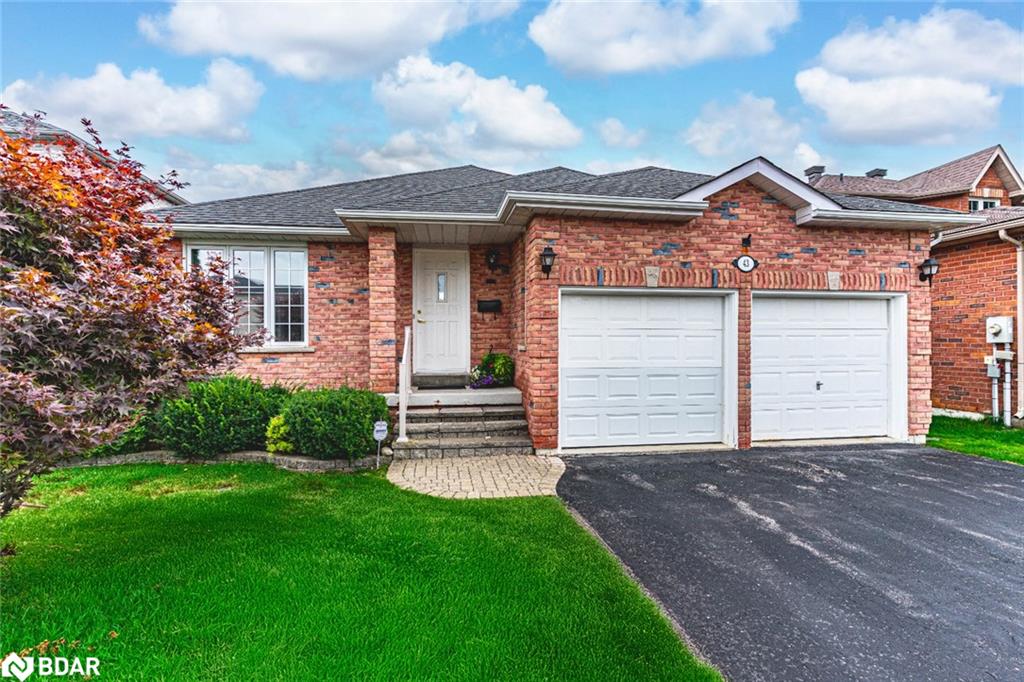 43 Cheltenham Rd, Barrie, ON L4M 6R8