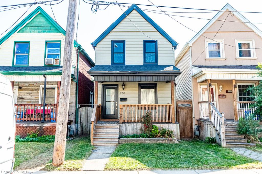 250 Avondale St, Hamilton, ON L8L 7C5