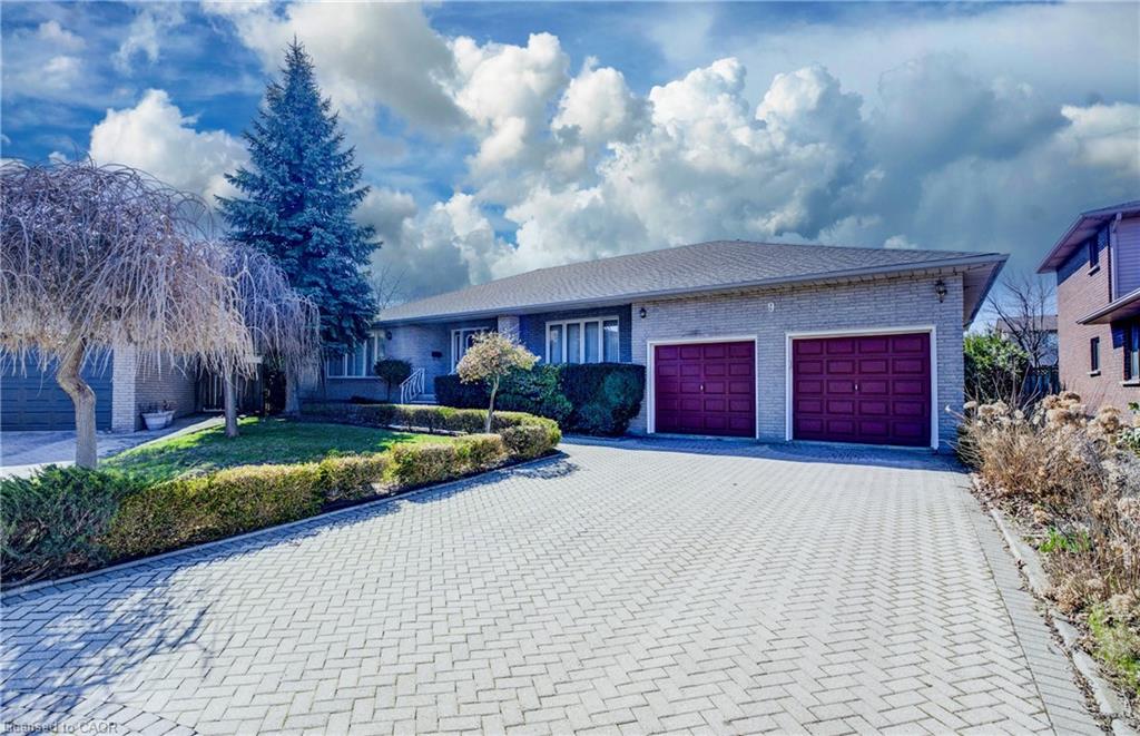 9 Stonecliff Ct, Hamilton, ON L9C 7G2