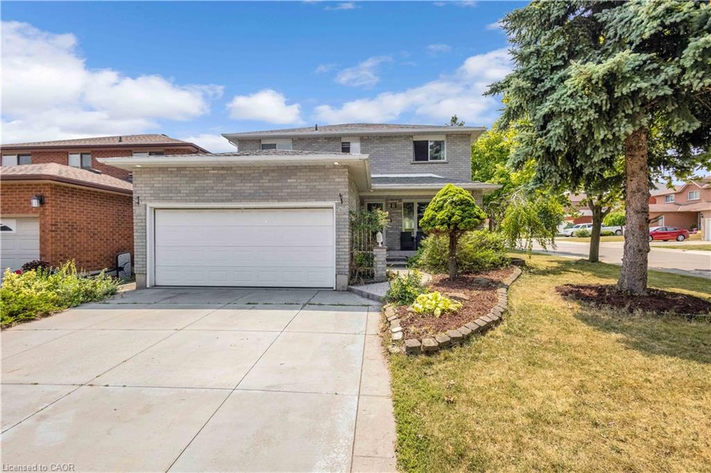 2 Robespierre Ct, Hamilton, ON L9B 2G6