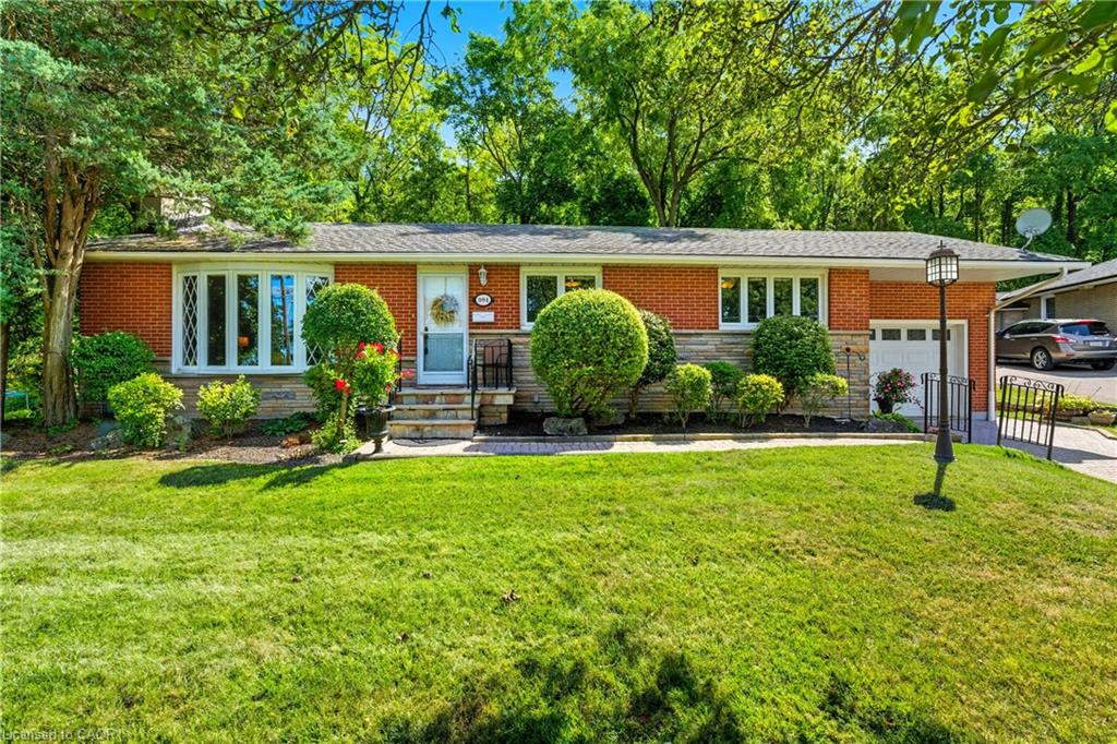 894 Bishop Pl, Ancaster, ON L9G 3E5
