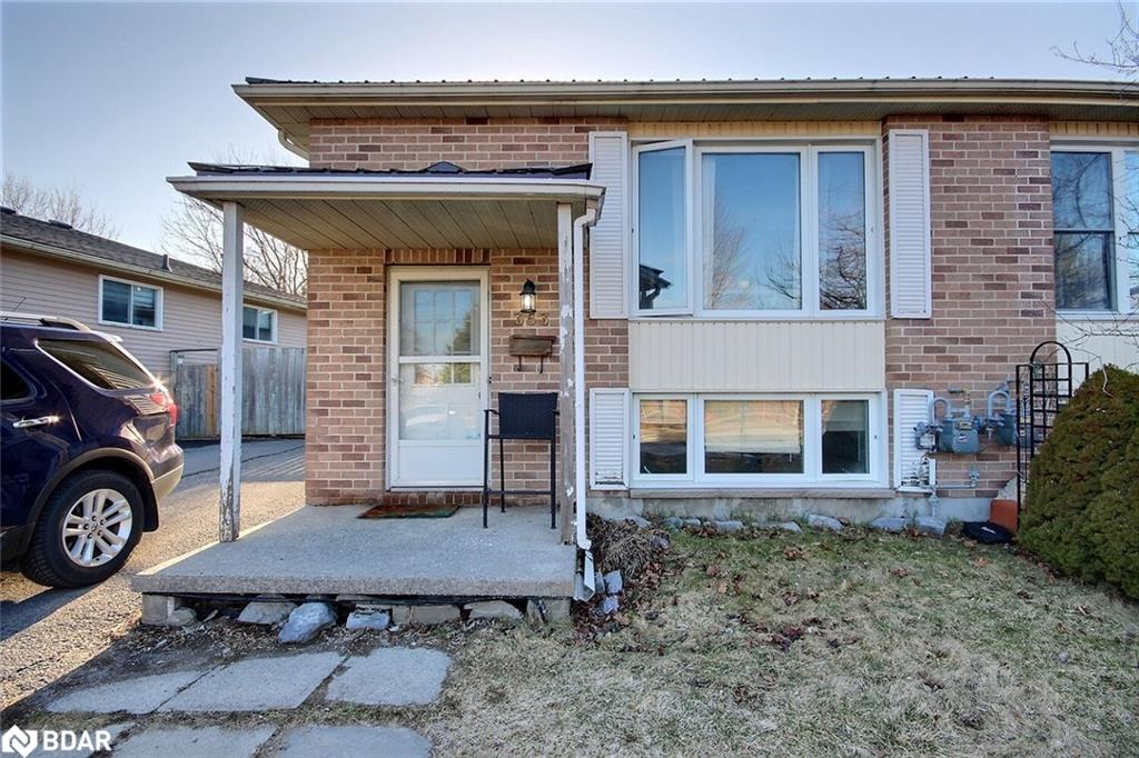 353 Kingsdale Ave, Kingston, ON K7M 7Z1