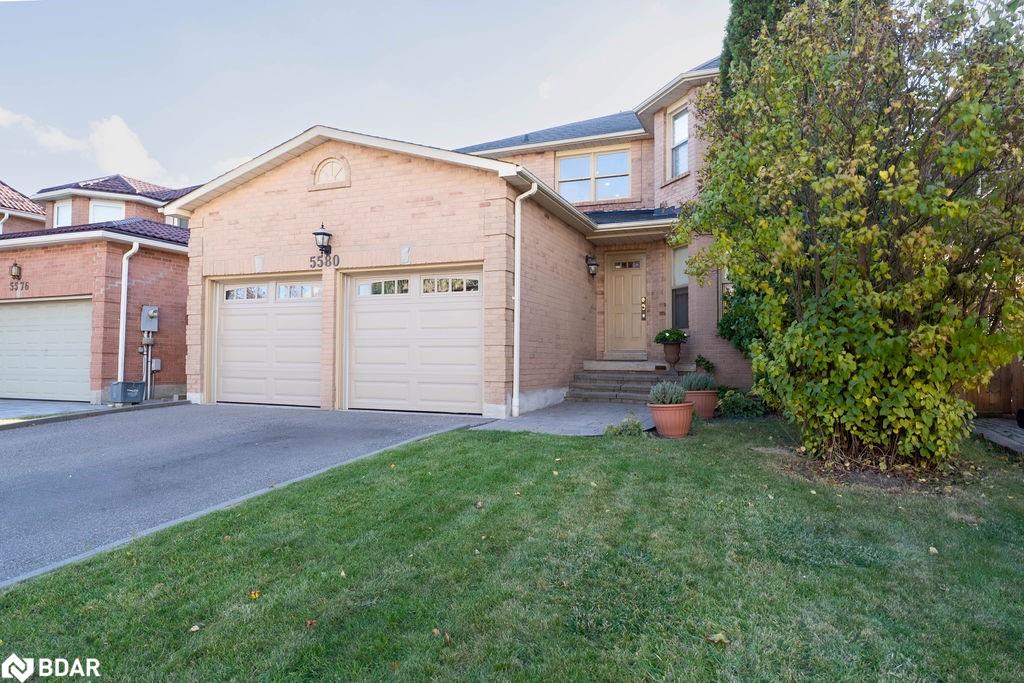 5580 Millbrook Ln, Mississauga, ON L5M 3X9