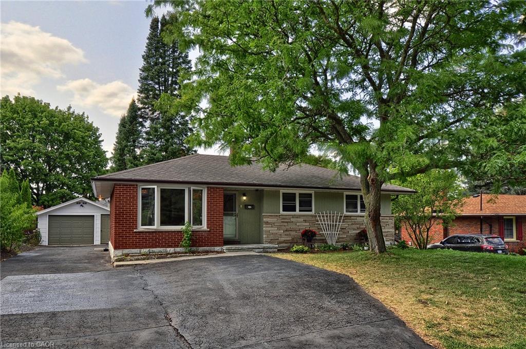 8 Heather Ave, Cambridge, ON N3C 1X1