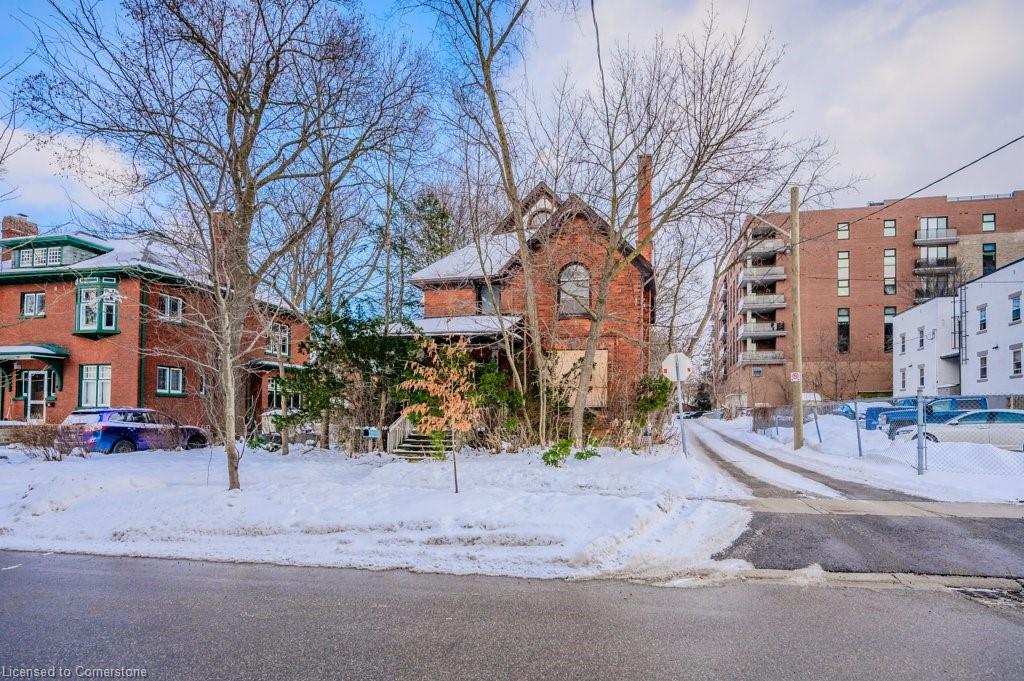 9 John St E, Waterloo, ON N2J 1E5