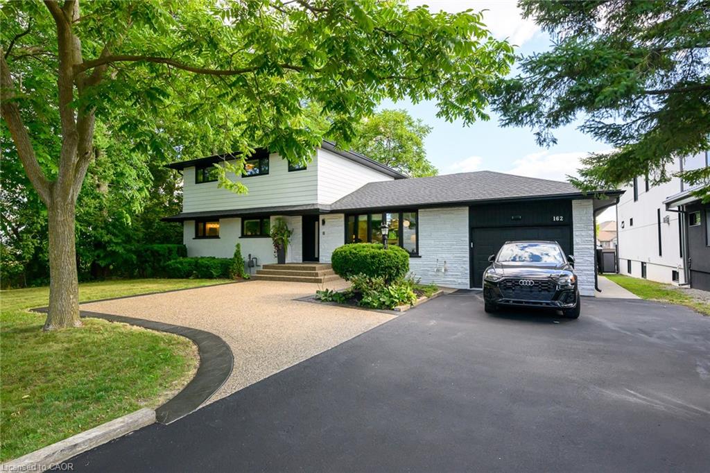 162 Stone Church Rd E, Hamilton, ON L9B 1A9