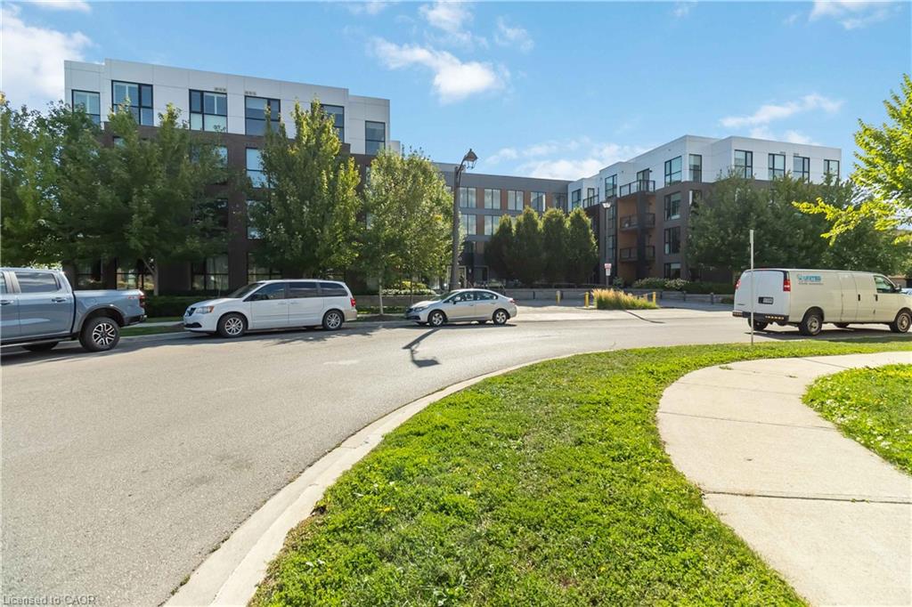 150 Sabina Drive Unit 108, Oakville, ON L6H 7C3