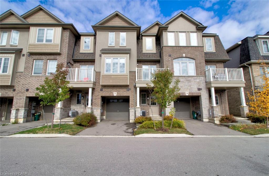 7 Pim Ln, Hamilton, ON L9K 0K1