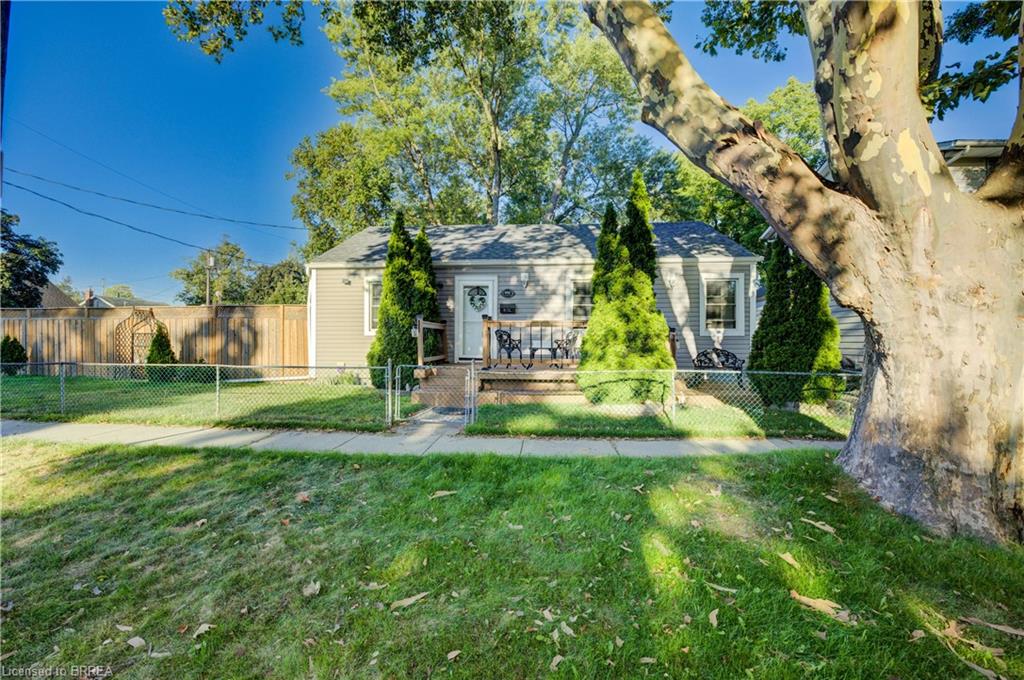 1 Longfellow Ave, St. Catharines, ON L2R 6N3