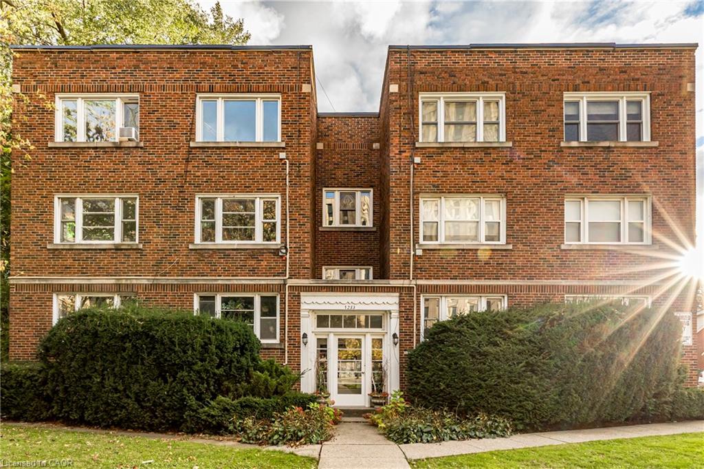 1253 Main Street W Unit 3, Hamilton, ON L8S 1C4