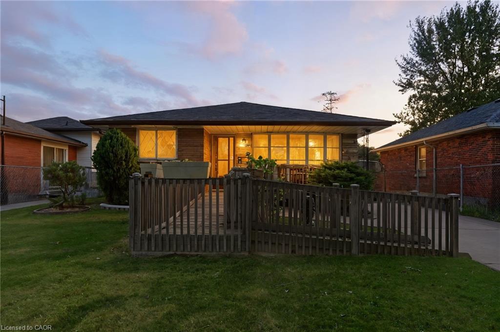 331 E 17th St, Hamilton, ON L9A 4M9