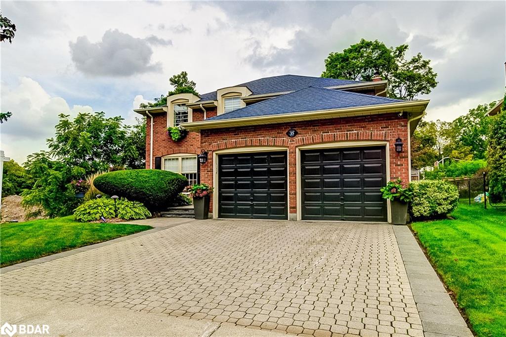 35 Golf Links Dr, Aurora, ON L4G 3V4