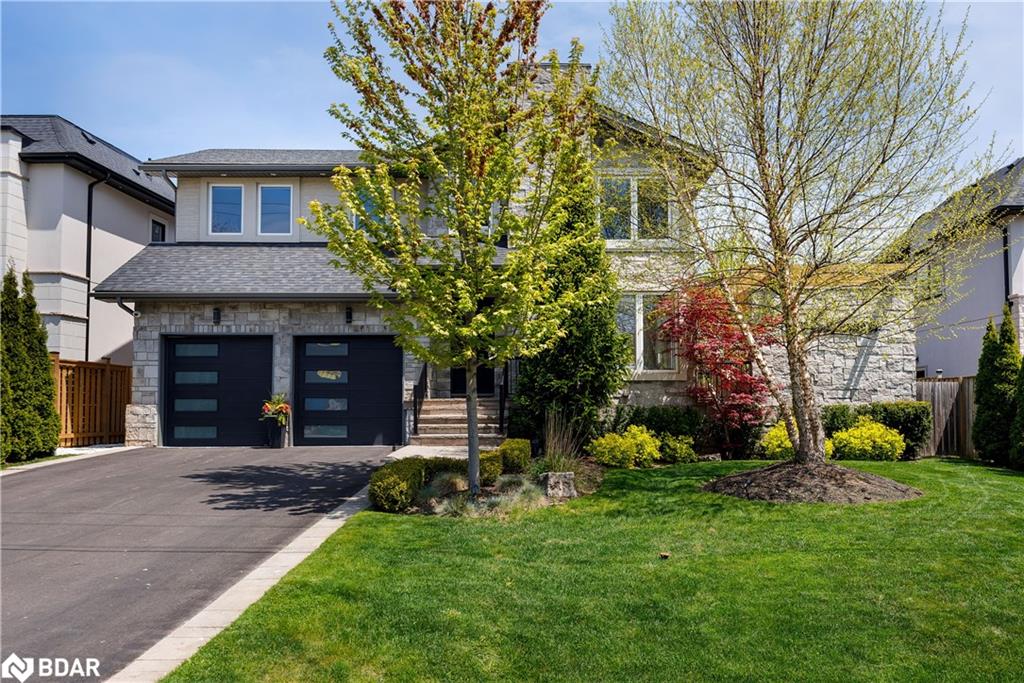 443 Seabourne Dr, Oakville, ON L6L 4E9