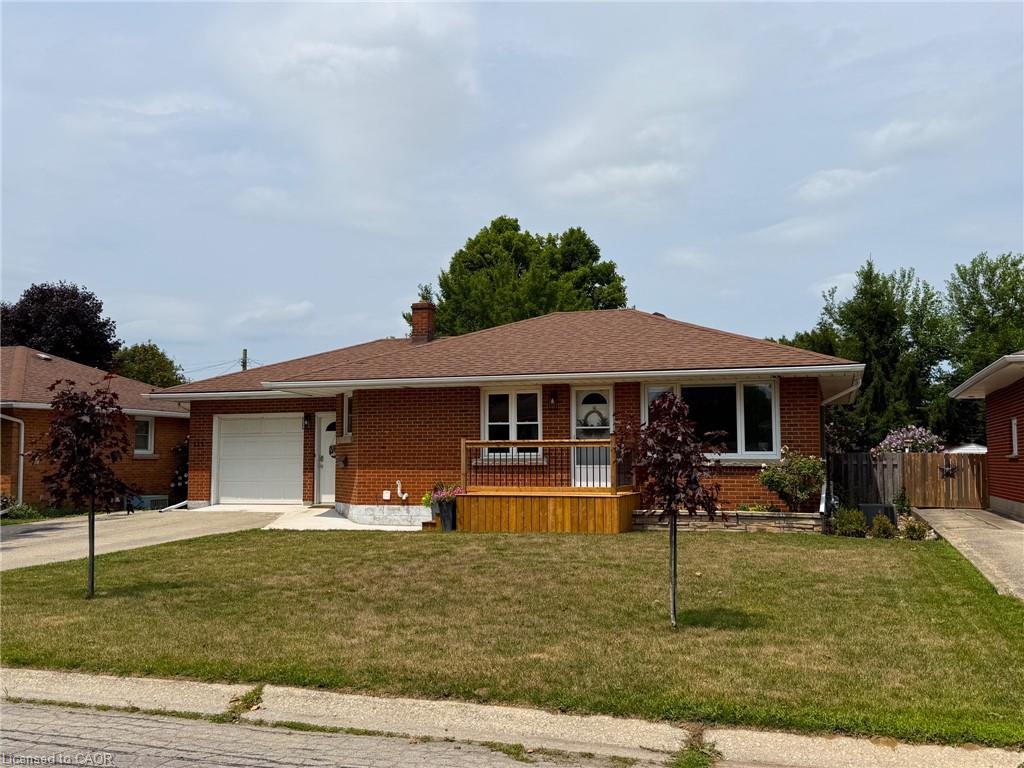 153 Connaught Ave, Norfolk County, ON N4B 1K8