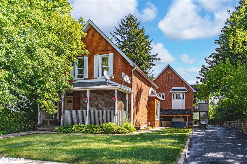 81 Innisfil St, Barrie, ON L4N 3E3