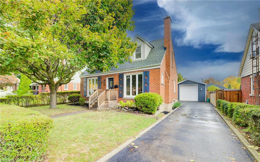 27 Dudhope Ave, Cambridge, ON N1R 4T2