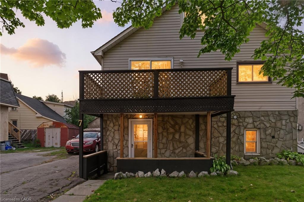 7 Balmoral Ave, Welland, ON L3B 1S3