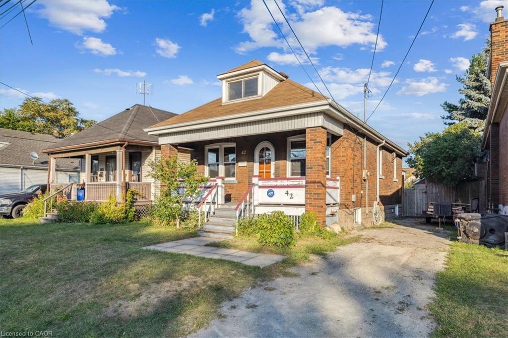 42 Martimas Ave, Hamilton, ON L8H 3N2