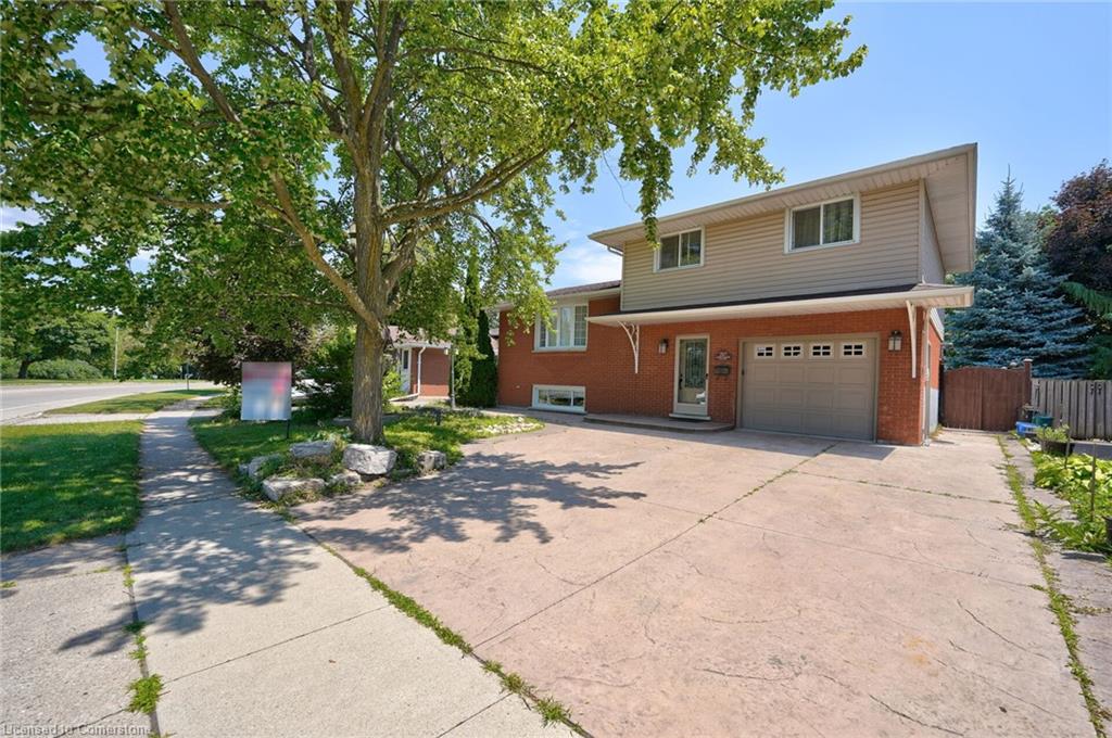 207 Christopher Dr, Cambridge, ON N1R 4S6