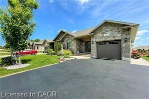 9 William St S, Minto, ON N0G 1M0