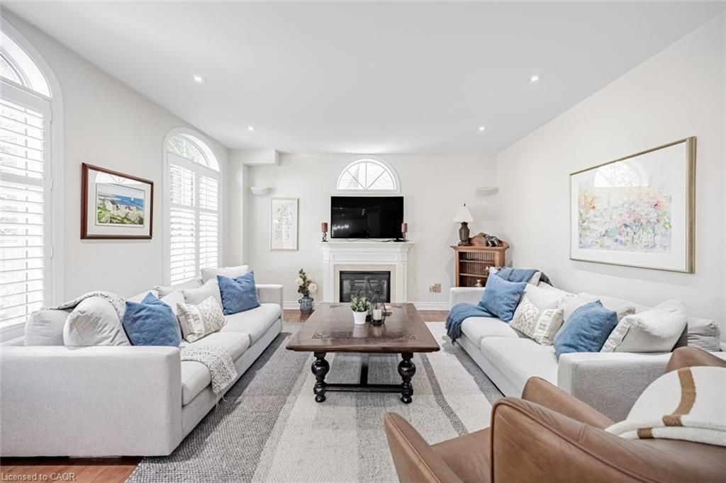 130 Innville Cres, Oakville, ON L6L 0B8