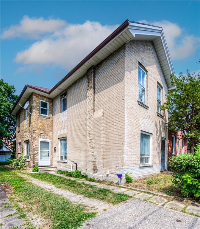 14 Bond St, Brantford, ON N3R 4G5