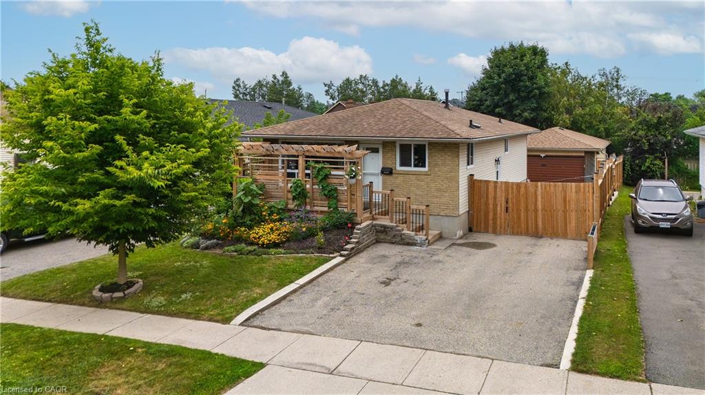 112 Limpert Ave, Cambridge, ON N3C 1B9