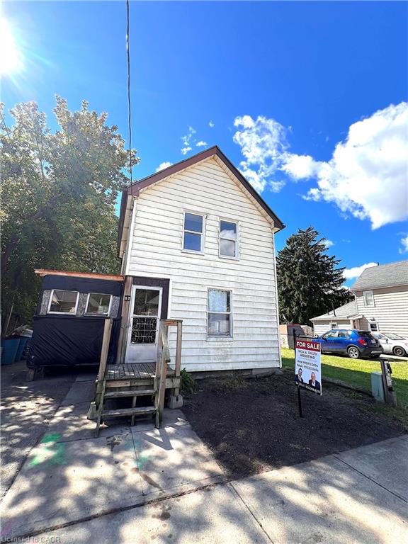 17 Able Ave, Brantford, ON N3S 2Y4