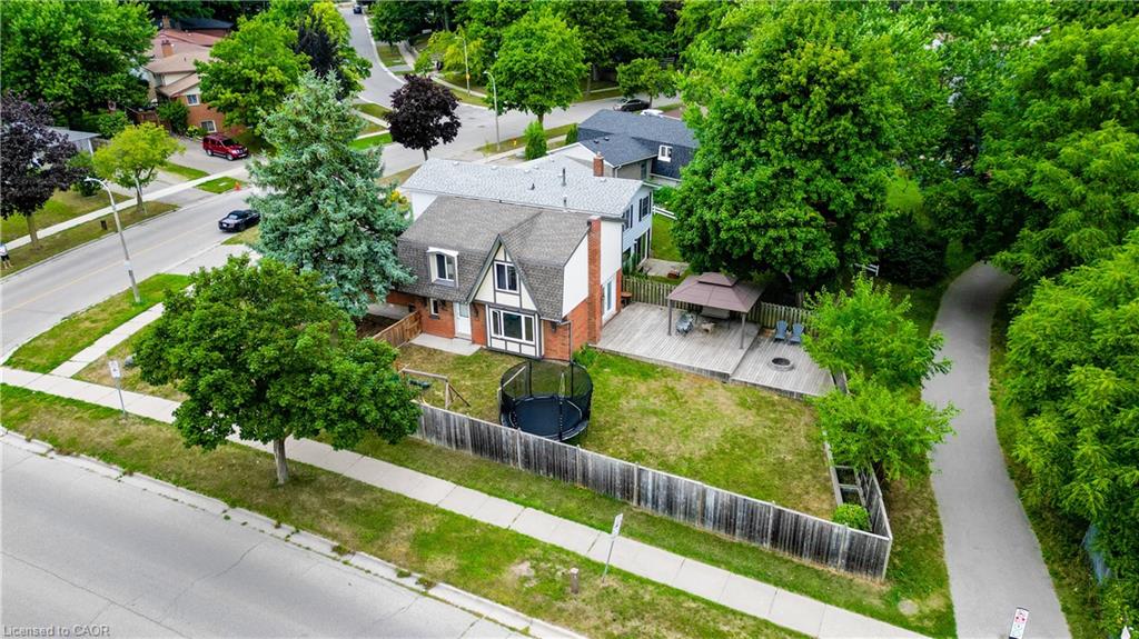 204 Country Hill Dr, Kitchener, ON N2E 1R6