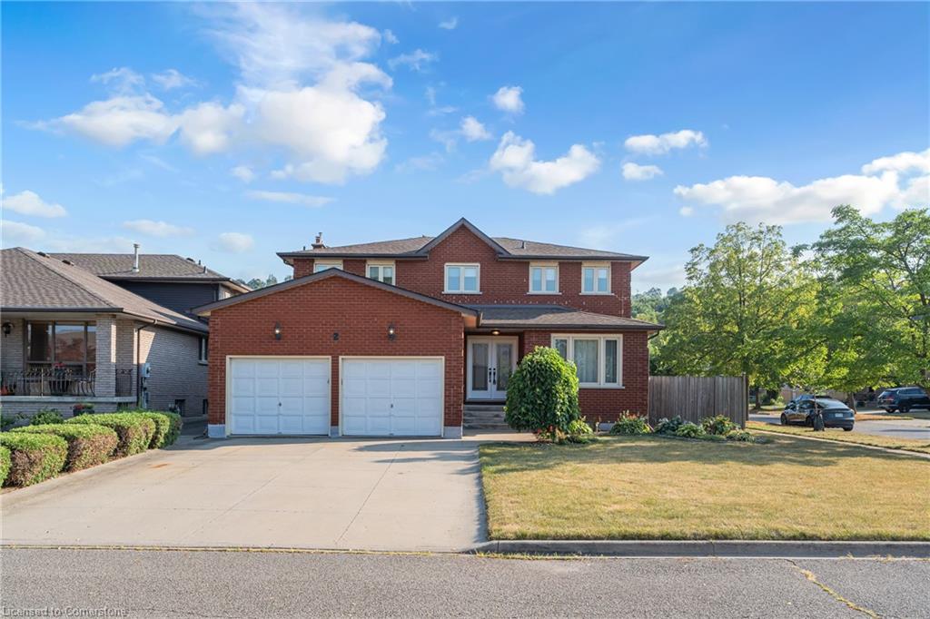 2 Vinehill Dr, Hamilton, ON L8G 4Y5